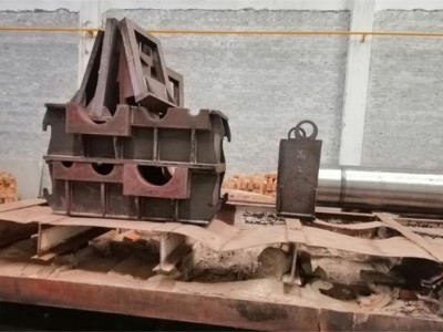 特大型打砂設(shè)備，對所有特大型金屬件表面打砂清除表面雜質(zhì)