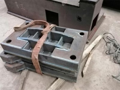 特大型打砂設(shè)備，對所有特大型金屬件表面打砂清除表面雜質(zhì)