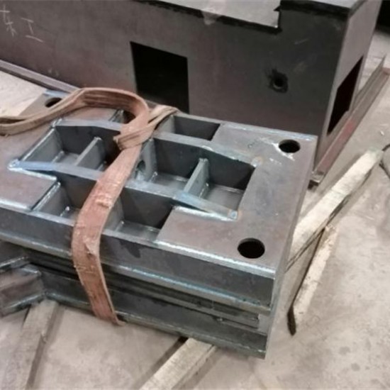 特大型打砂設(shè)備，對所有特大型金屬件表面打砂清除表面雜質(zhì)